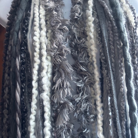 Scarf Multi Colored Grey's and Whites Yarn Scarf - Picture 6 of 9